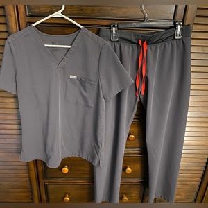 Figs Limited Edition Charcoal scrubs